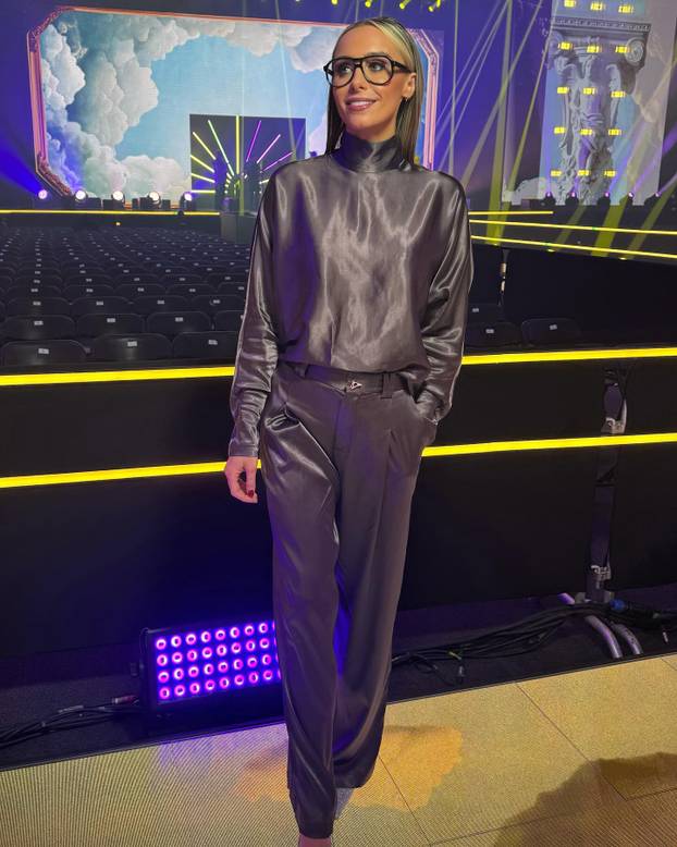 FOTO Omiljena voditeljica iz Engleske iznenadila je potezom