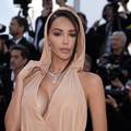 Svi su je gledali! 'Francuska Kim Kardashian' je servirala dubok dekolte na festivalu u Cannesu