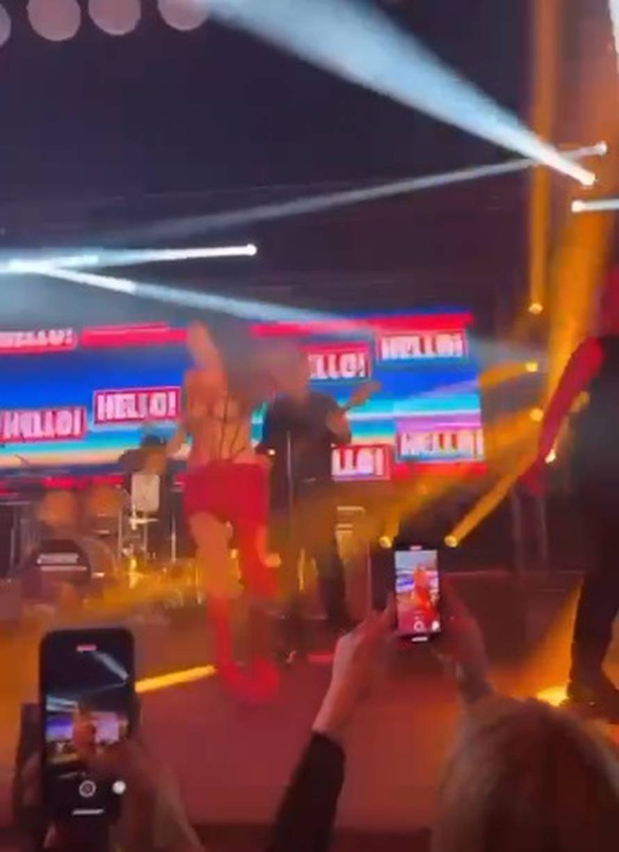 VIDEO Severina se spotaknula i pala na pozornici dok je pjevala