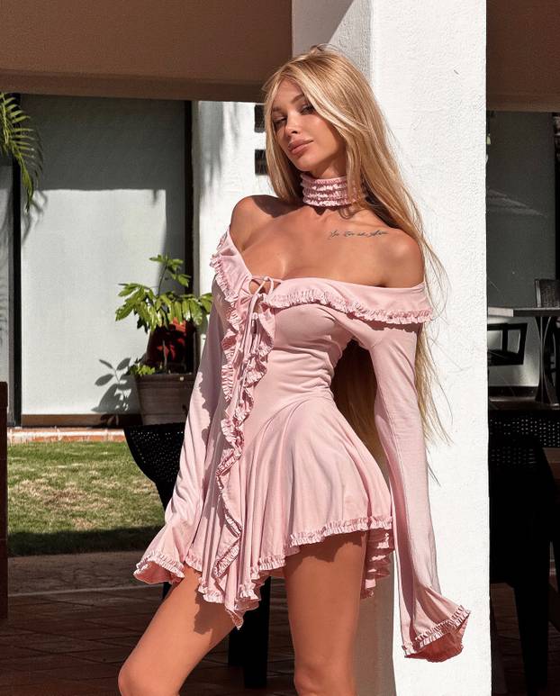 FOTO Ni ovoj jelki nije svejedno. Odbila Ronalda i pozirala gola