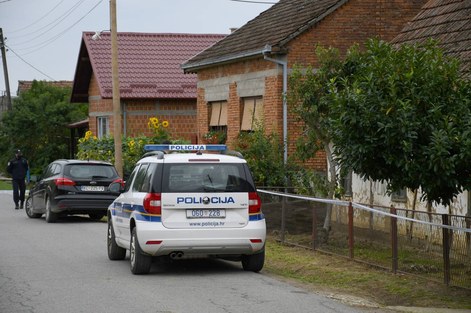 Policijski očevid nedaleko Križevaca gdje je pronađeno mrtvo tijelo muškarca