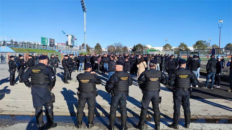 Pogledajte što je policija uzela huliganima na susretu Dinama u Varaždinu. Privela sedmoricu