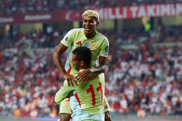 World Cup - UEFA Qualifiers - Group E - Turkey v Spain