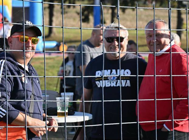 FOTO Dinamo zaplavio Dubravu i uveličao stoljeće nogometa u tom kraju. Pogledajte galeriju