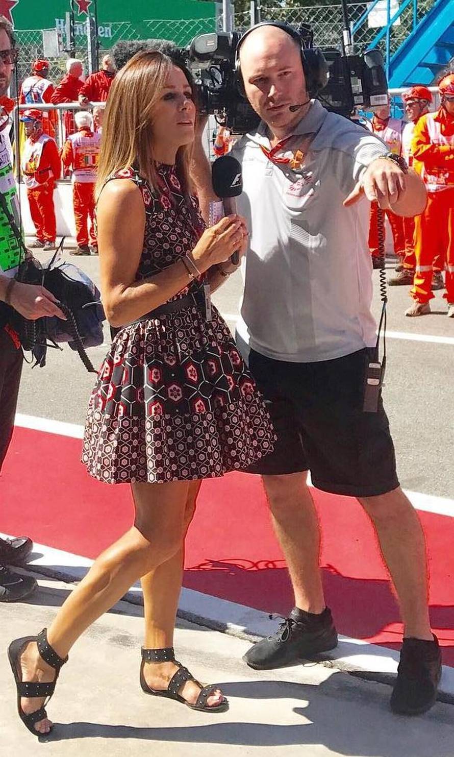 Voditeljici F1 vjetar podigao suknju: Snimili joj gaćice, a onda je uletio Bernie Ecclestone