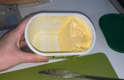 Pokrenula 'žestoku' raspravu o struganju maslaca iz posudice