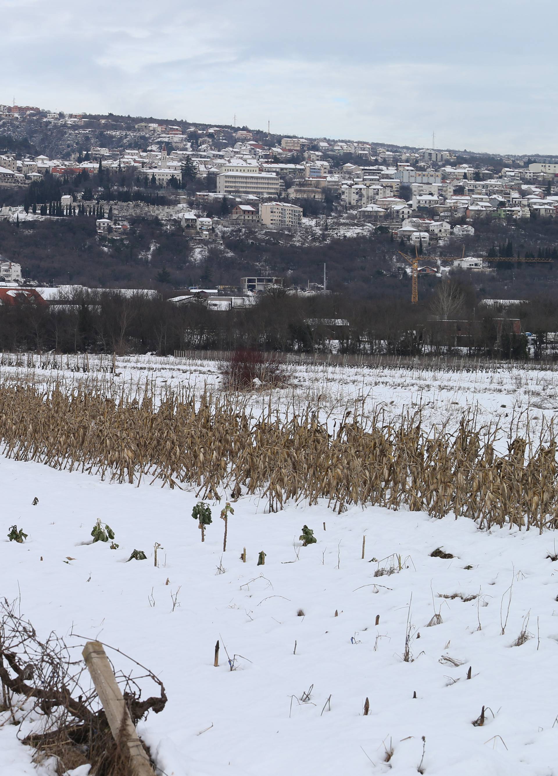 Imotski i okolica se 'zabijelili': Snijeg im je padao cijelu noć...