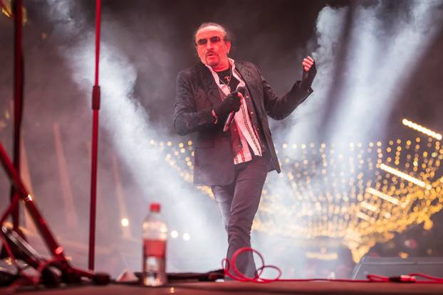 Željko Bebek i Baby Lasagna uvelu su Split u Novu 2026. godinu uz vatromet i dronove