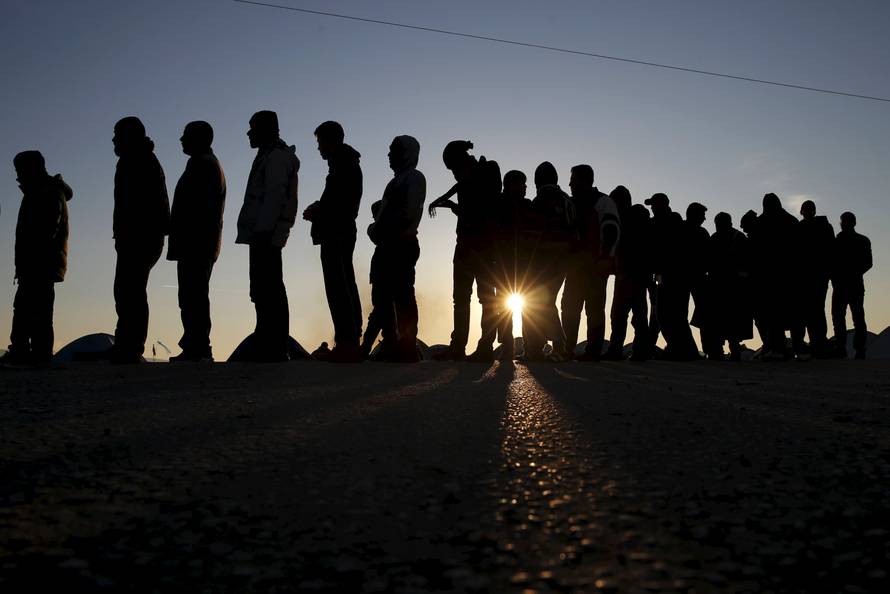 Na granici Grčke i Makedonije blokirano je 13.000 migranata