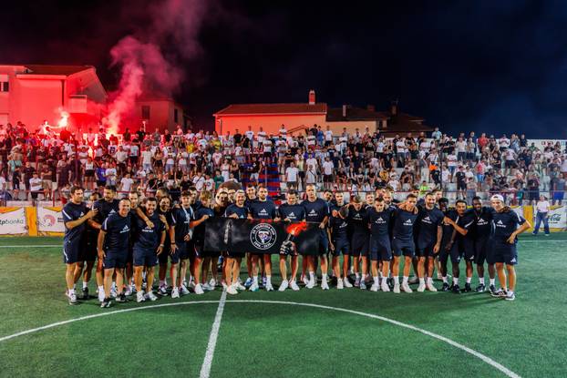 Split: Igrači Hajduka posjetili su Torciida kup