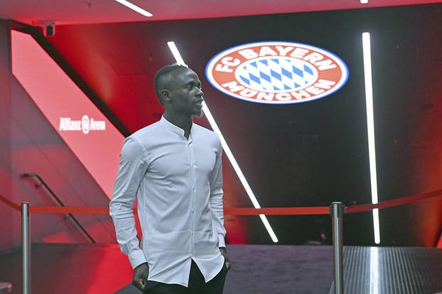 Official presentation Sadio MANE FC Bayern Munich.