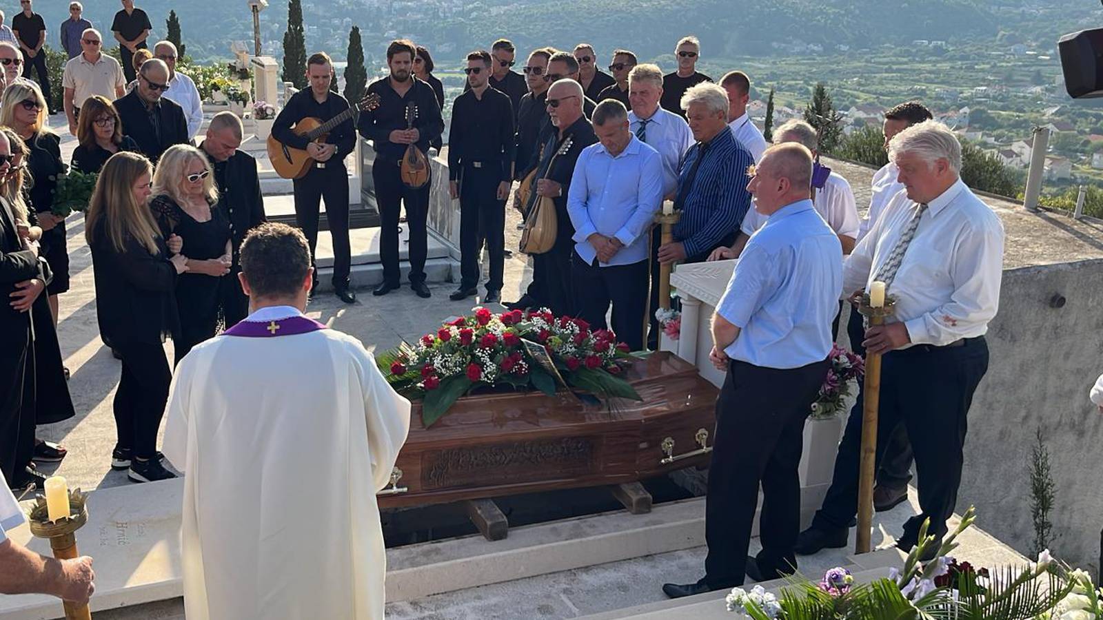 Posljednji pozdrav Mili Hrniću: 'On je bio tako jednostavan, ponizan i skroman čovjek...'