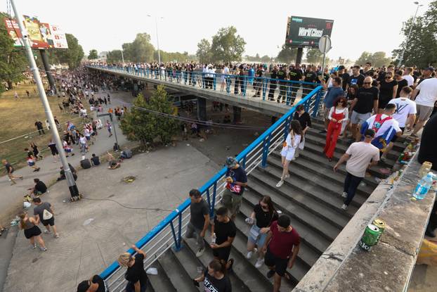 Zagreb: Stvaraju se ogromne gužve na samom ulazu na koncert Thompsoona