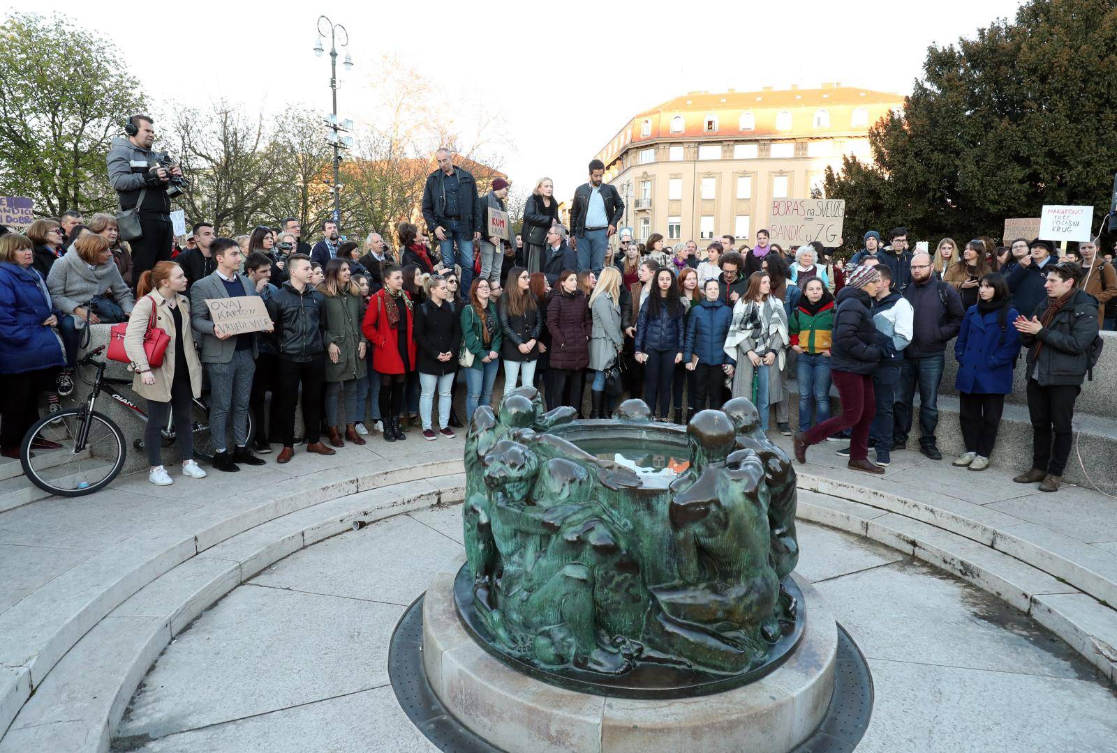 Zagreb: Organiziran prosvjed protiv dodjele poÄasnog doktorata Milanu BandiÄu