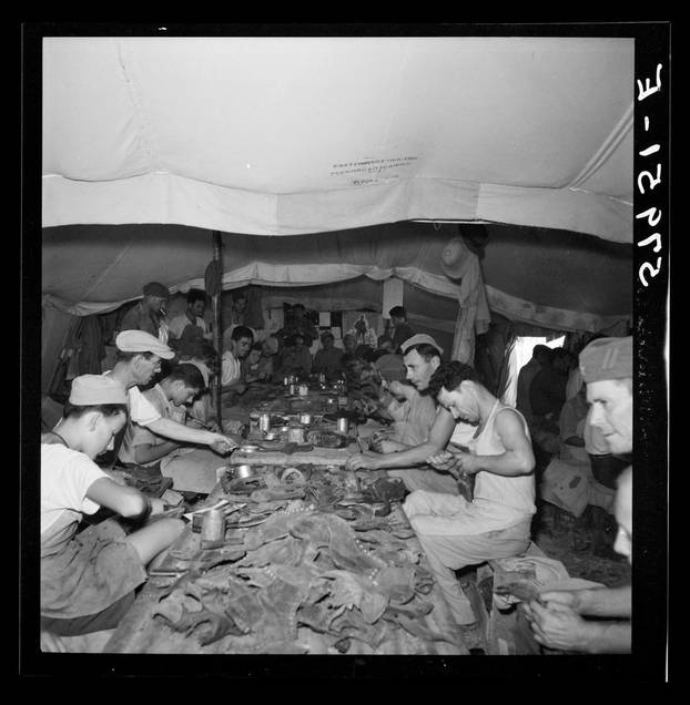 FOTO Pogledajte kako su Hrvati živjeli u El Shattu: U izbjeglištvu su slikali, svirali, radili igračke