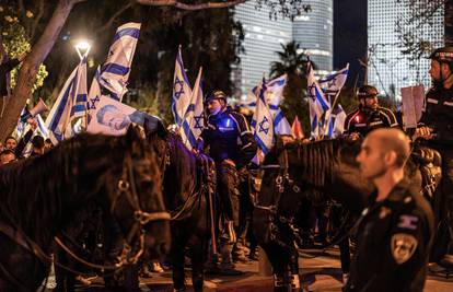 Više od 450.000 Izraelaca prosvjedovalo unatoč odgodi kontroverzne sudske reforme
