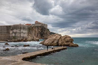 Dubrovnik su okružili sivi oblaci