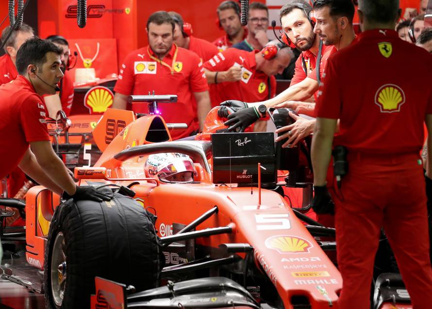 Vettel podivljao nakon kvara: Vratite mi je*ene V12 motore!
