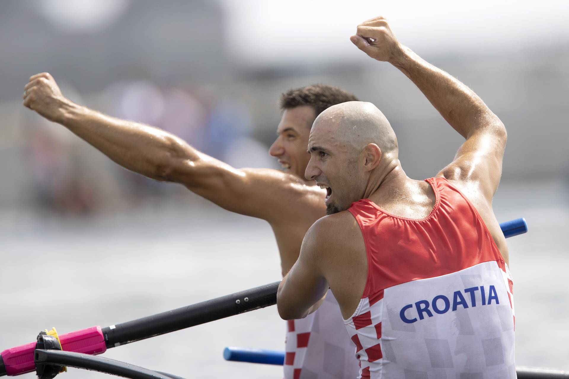 Tokio: Brača Sinković pobijedila u finalnoj utrci dvojac bez kormilara i osvojila zlatnu medalju