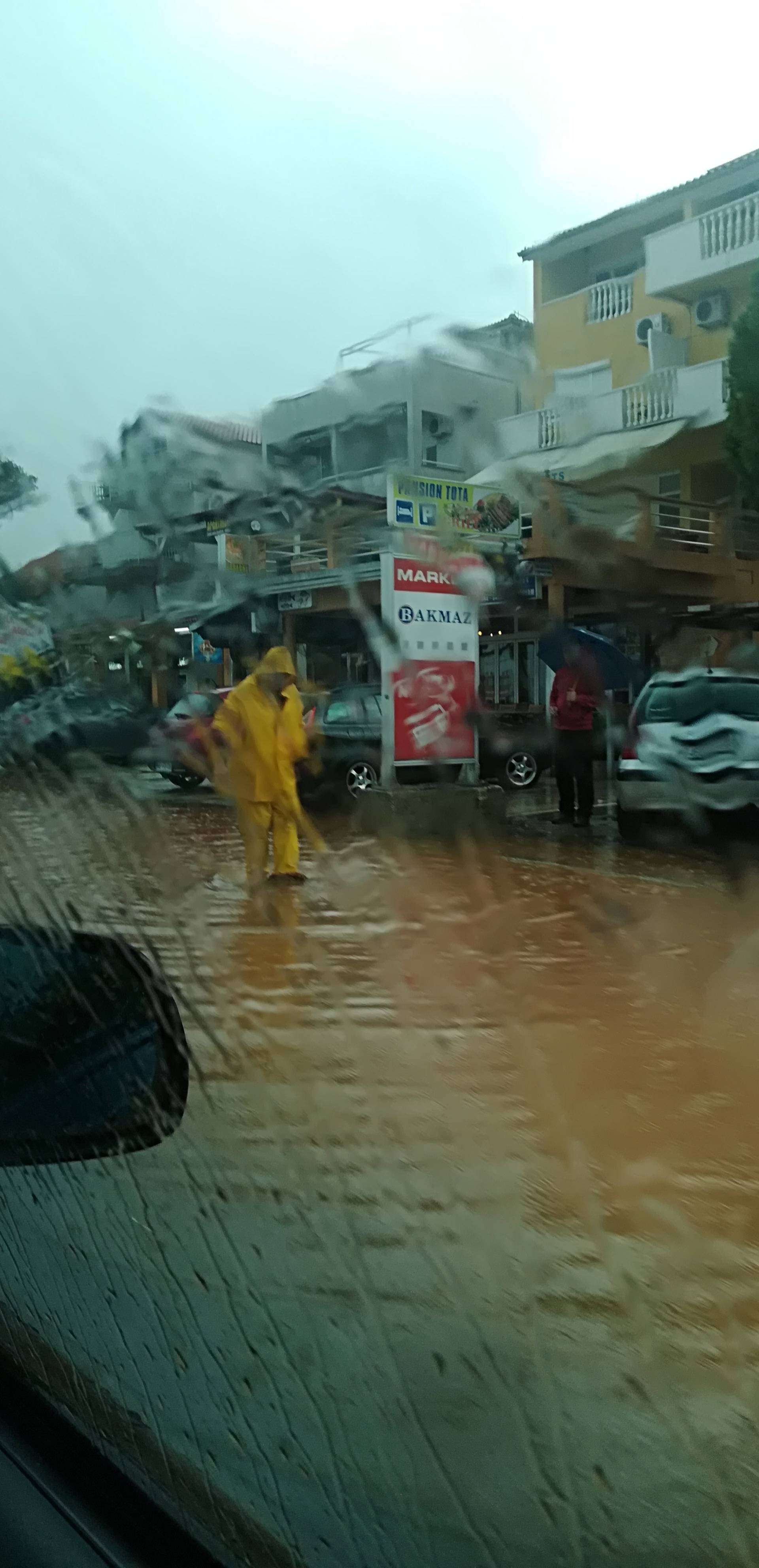 Spasili ženu u Ninu, evakuirani su radnici solane i Cromarisa