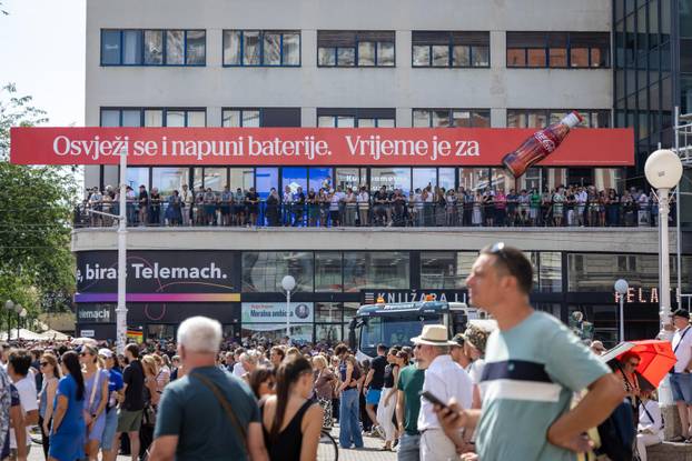 Glavni trg u Zagrebu prepun prosvjednika zbog opasnog otpada u Lici