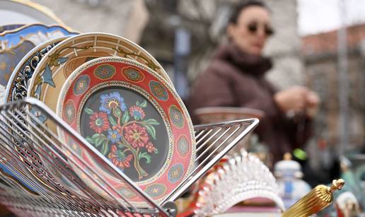 FOTO Pogledajte bogatu ponudu sajma antikviteta na Britancu