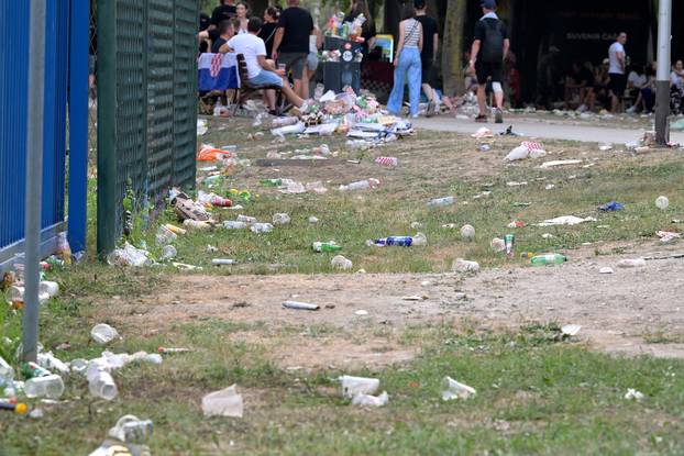 Zagreb: Smeće koje je ostalo u fan zoni na Bundeku