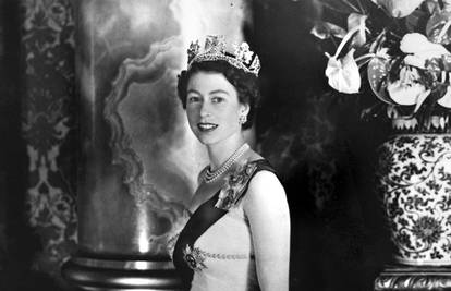Elizabeta je prije 60 godina naslijedila krunu 