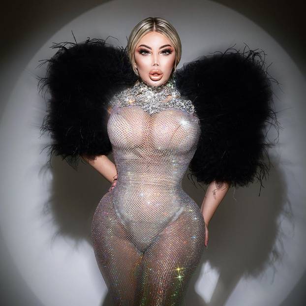 FOTO Mračna strana ovih 'živih' Barbika! Infekcije im 'jedu' kožu i misteriozno umiru. Evo zašto