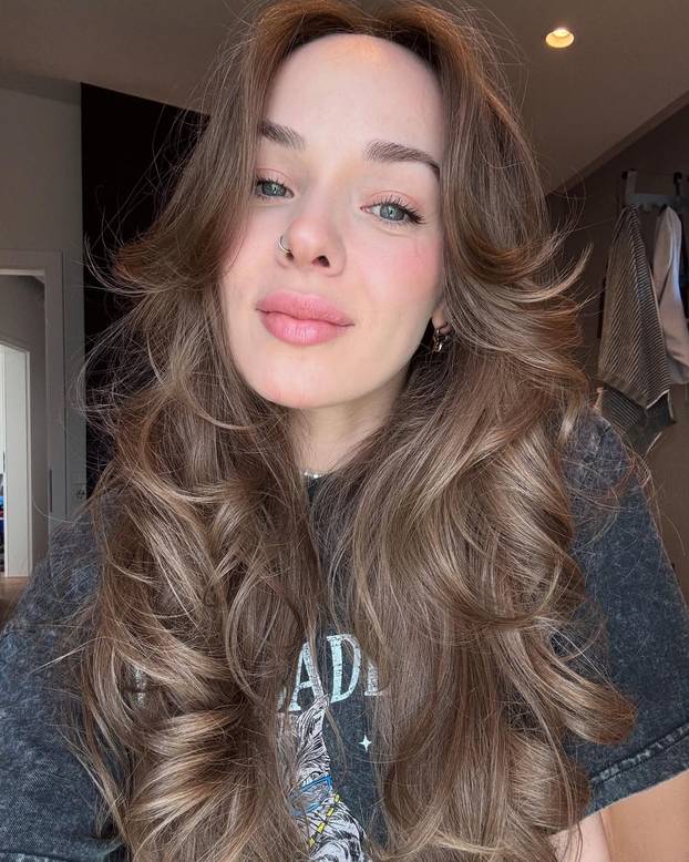 FOTO Najjači čovjek na svijetu ima 206 cm, a ljubi konobaricu od 157 cm. Tragedija ih zbližila...