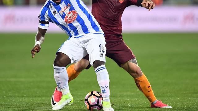 Football Soccer - Pescara v AS Roma - Italian Serie A