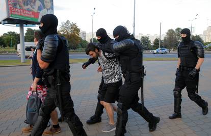 Tisuće uhićenih na prosvjedima u Bjelorusiji:  Ozlijeđeno je 14 policajaca i 51 prosvjednik...