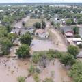 Povlače se poplavne vode iz središnjeg Teksasa, a potraga za žrtvama se nastavlja