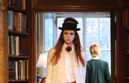 Lagerfeld opet drugačiji: Uvodi Chanel na austrijski dvor