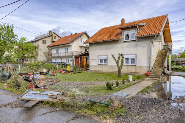 Posljedice poplave u Gračacu, poplavljeno i groblje