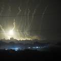 VIDEO Vojska Izraela nastavlja s udarima na Gazu: Nebo ispunili projektili, odjekuju eksplozije...