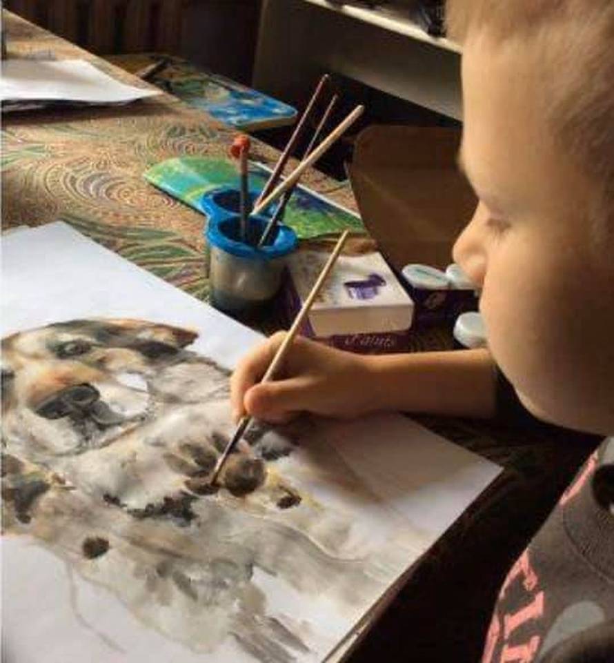 Talentirani dječak mijenja svoje slike da pomogne psima u azilu