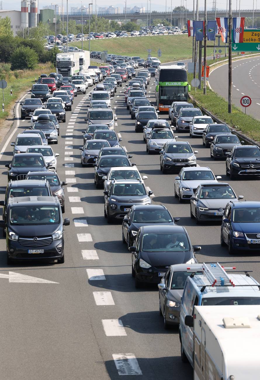 Gužve na naplatnoj postaji Lučko na izlazu i ulazu u Zagreb