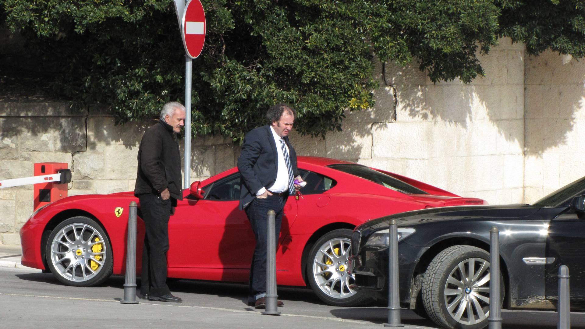 Split: Kerumov Ferrari 599 GTB mami pogled parkiran ispred zgrade Banovine 