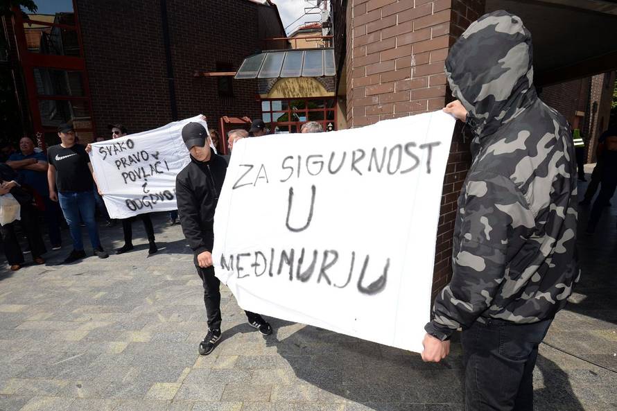 Incident na prosvjedu za koji Kajtazi kaže da je protiv Roma