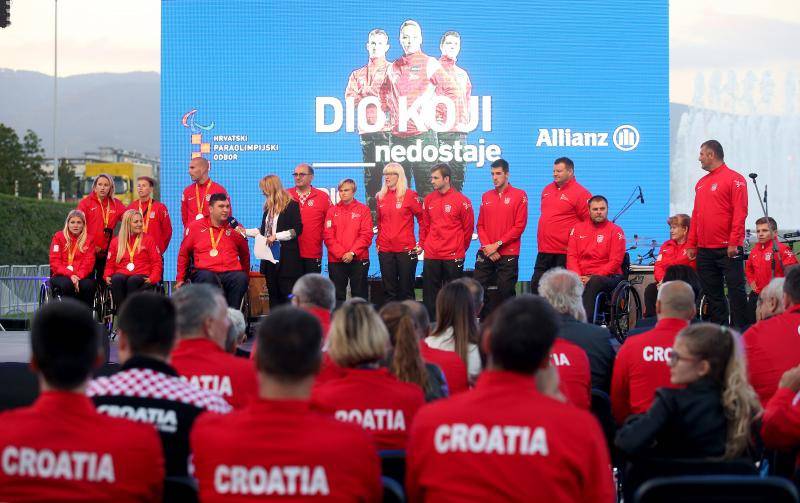 Ponos Hrvatske: Dočekali su paraolimpijce kraj fontana...