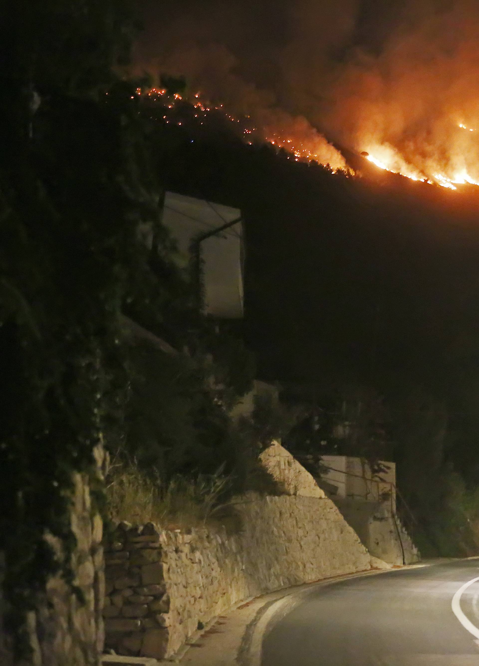 Stihiju kod Omiša branilo 80 heroja: Pomagali i kanaderi