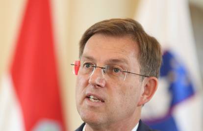 Cerar: Hrvati neće moći raditi u Sloveniji još barem 2 godine