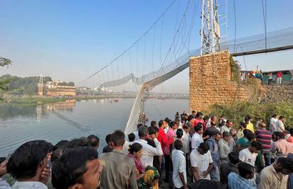 Tragedija u Indiji: U urušavanju mosta dosad poginulo 132 ljudi