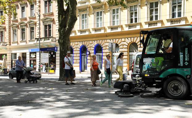 Zagreb:  Čišćenje parka Zrinjevac