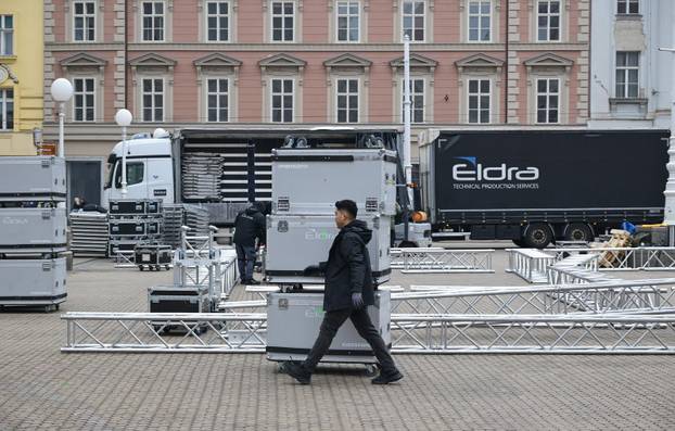 Zagreb: Postavljanje bine na glavnom Trgu gdje će biti organiziran doček rukometaša