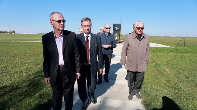 Vukovar: Članovi Vlade demokratskog jedinstva položili vijenac na Ovčari