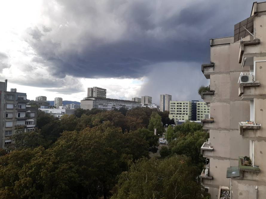 FOTO Čarolija iznad Zagreba: Duga, oluja i munja u isti čas