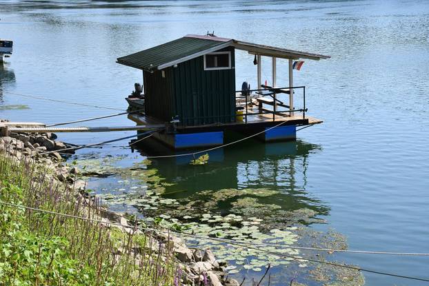 Slavonski Brod: Splavarska ulica jedinstvena je u Hrvatskoj, uz Savu se niže stotinjak splavova