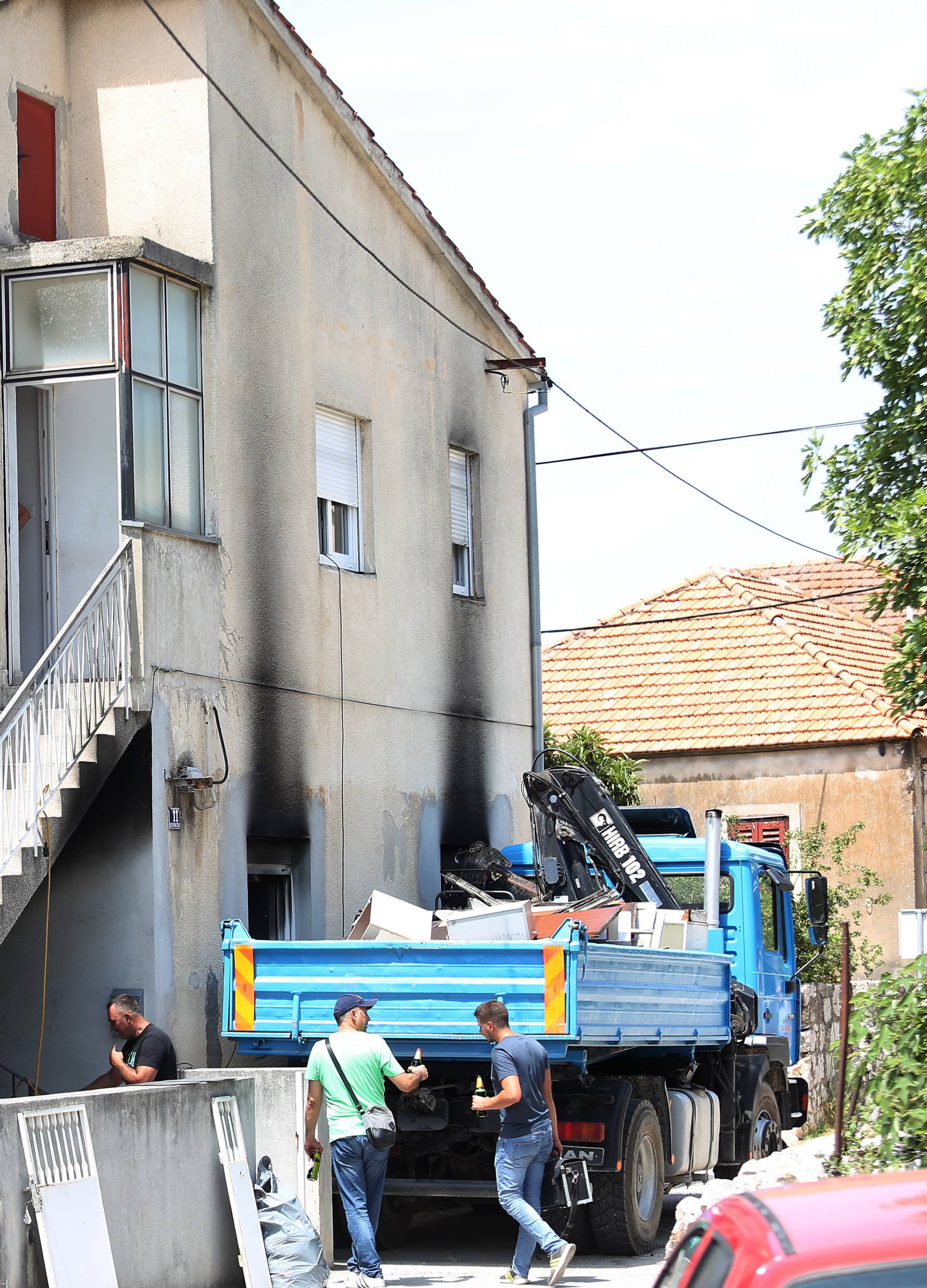 Drama u Šibeniku: Spasila sina iz vatre pa skočila kroz prozor